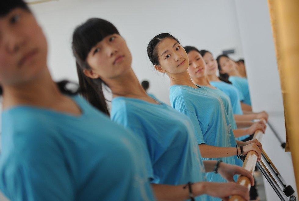 学员在刻苦练习